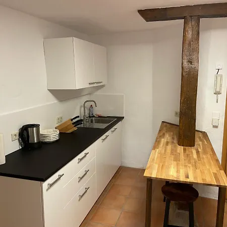 Apartment 4 Betten In 3-zimmer-wohnung Mit Wlan Tv Und Garten *