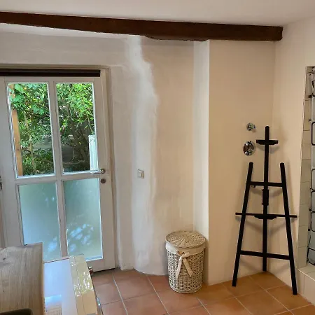 Apartment 4 Betten In 3-zimmer-wohnung Mit Wlan Tv Und Garten *